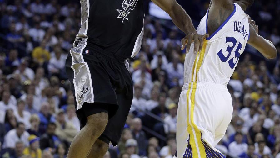 Leonard y los Spurs ganan a Warriors y aguan debut de Durant 