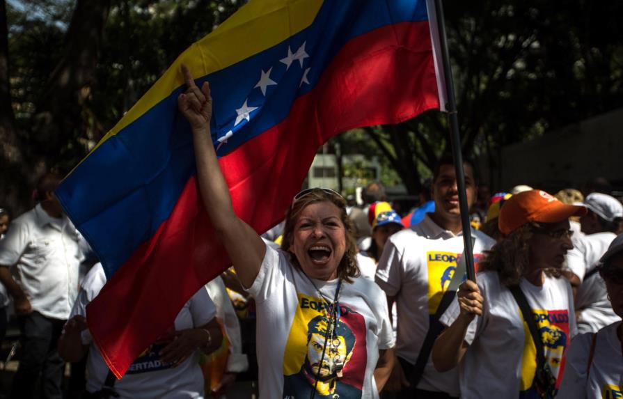 Miles de opositores comienzan a manifestarse en varias ciudades de Venezuela