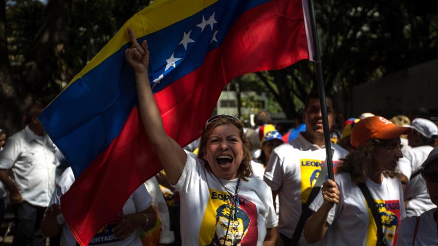 Miles de opositores comienzan a manifestarse en varias ciudades de Venezuela
