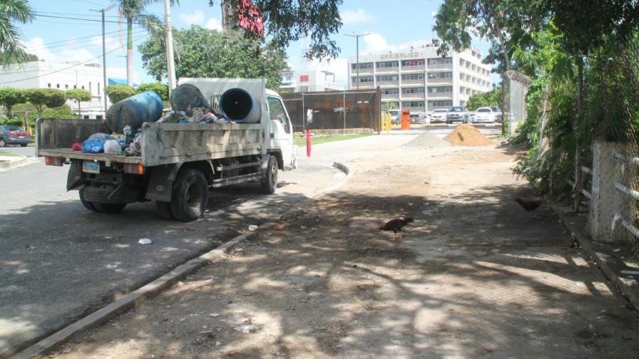 Cabildo elimina un basurero denunciado en el sector La Julia Cabildo elimina un basurero denunciado en el sector La Julia