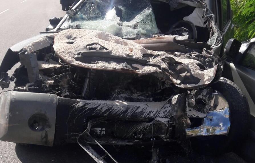 Un muerto y un herido en choque entre yipeta y camión en La Romana