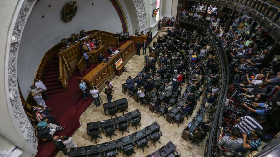 Parlamento venezolano envía citación a Maduro para su comparecencia el martes 