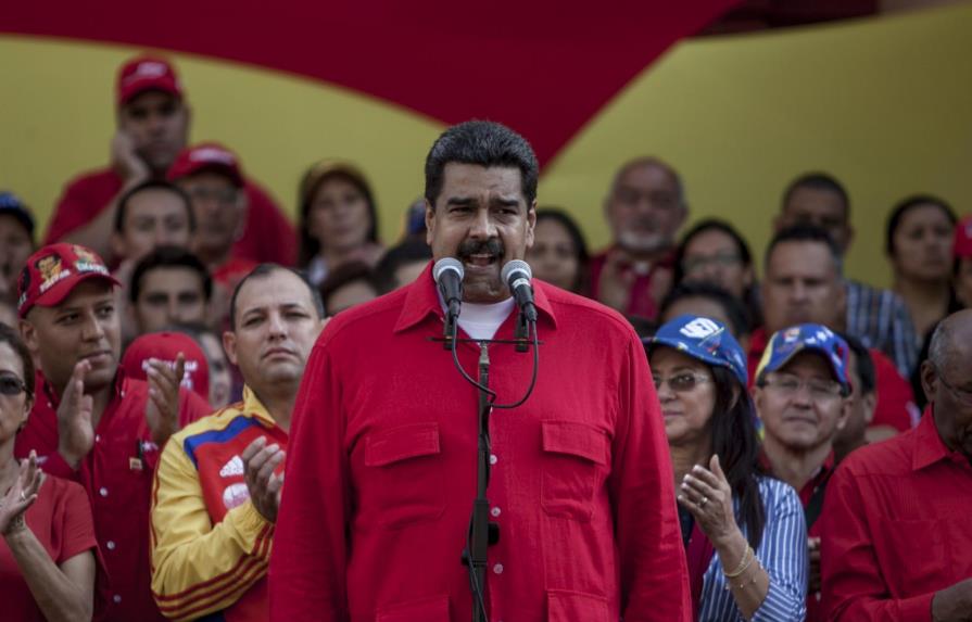 Nicolás Maduro se prepara para la huelga general aumentando el salario mínimo en 40%