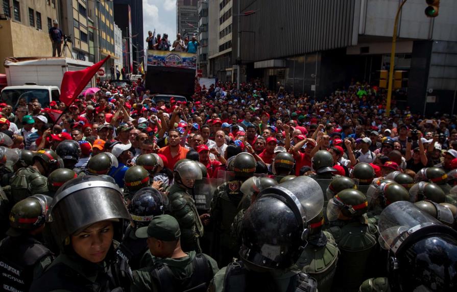 Maduro y oposición venezolana alistan sus armas para huelga general