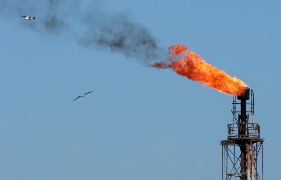 El petróleo de Texas abre con un descenso del 1.11 % hasta 49.17 dólares 