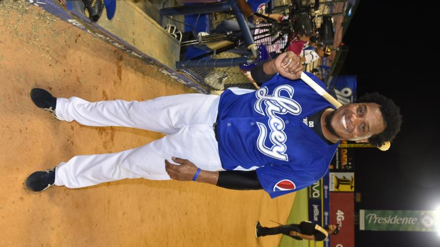 Anderson Hernández lidera los dobles entre los activos en Lidom