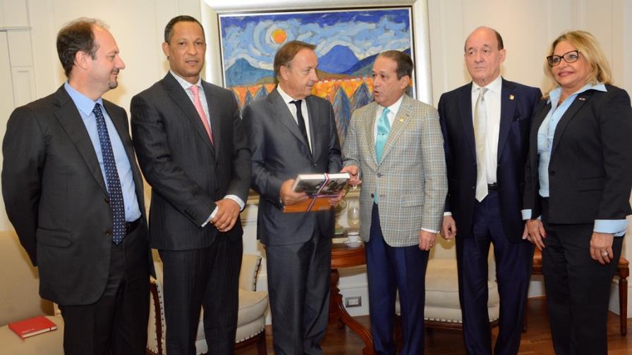 En Senado tratan  vínculos comercio entre RD-Francia