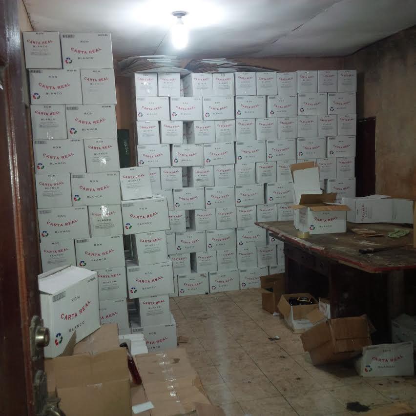 Desmantelan laboratorio clandestino de bebidas alcohólicas adulteradas en San Cristóbal