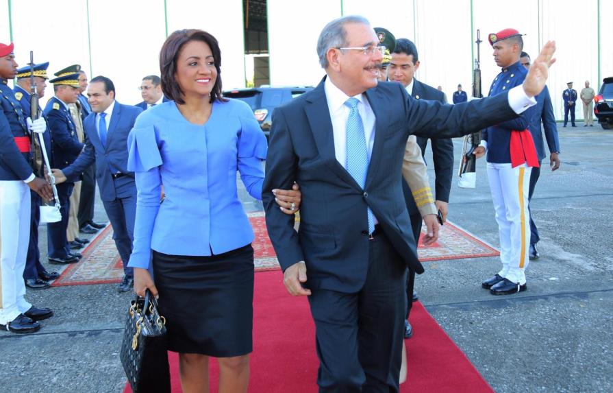 Presidente Medina partió a Colombia para participar en la Cumbre Iberoamericana