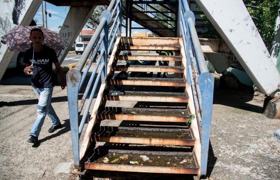 La construcción del puente peatonal de la  Gasset lleva más de 12 años paralizada