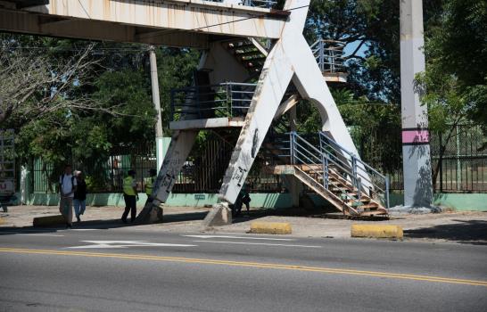 La construcción del puente peatonal de la  Gasset lleva más de 12 años paralizada