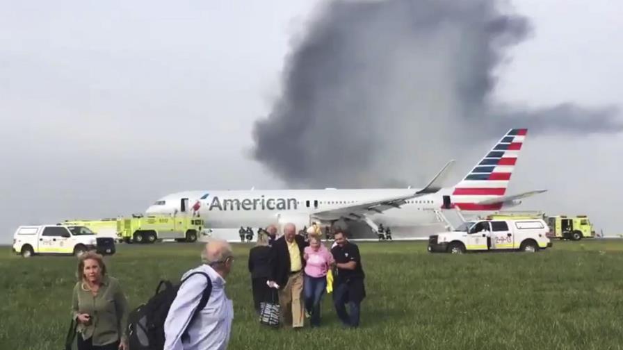 Incendio de avión en aeropuerto de Chicago deja 8 heridos 