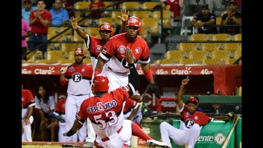 El Escogido empata en segundo lugar con triunfo en 12 entradas en La Romana