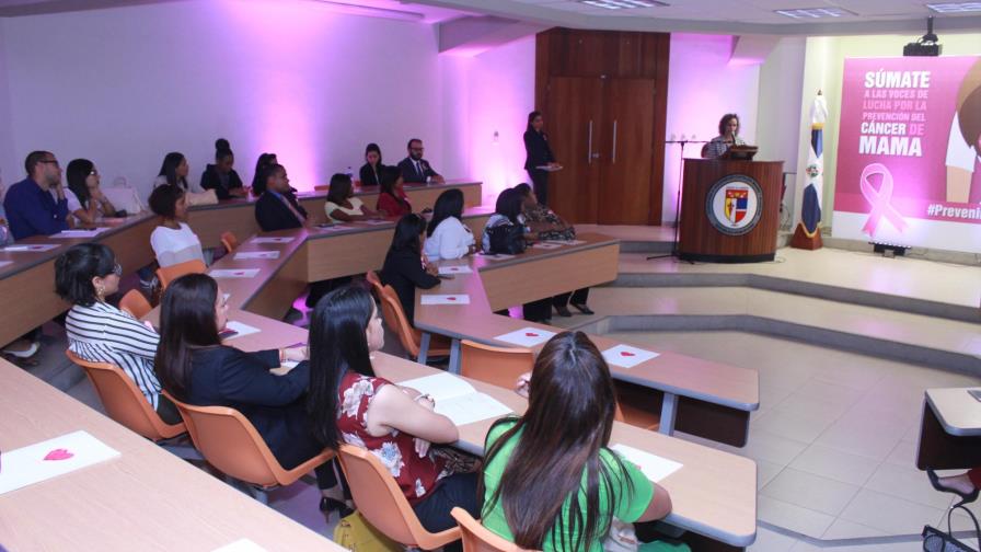 Estudiantes Master de Comunicación Corporativa PUCMM celebran Mes de la Lucha contra el Cáncer  