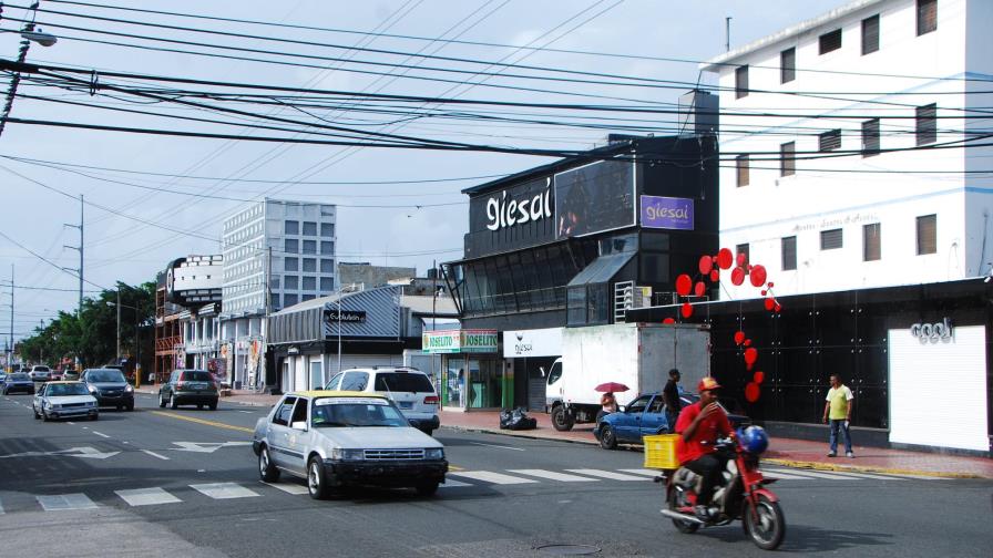 Asaltantes penetran a negocio chino en la avenida Venezuela y matan al vigilante Asaltantes penetran a negocio chino en la avenida Venezuela y matan al vigilante