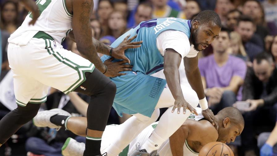 Al Horford 14 puntos y 8 triples de Bradley en triunfo de los Celtics