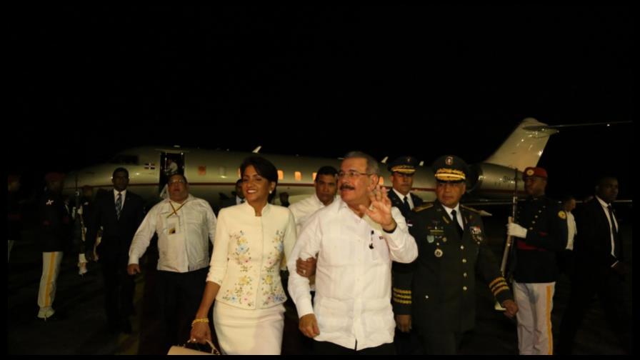 Danilo regresó anoche al país tras participar en la Cumbre Iberoamericana 