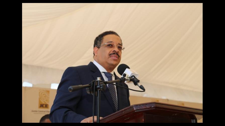 Más de 40 diputados piden reconocer a Roberto Rosario