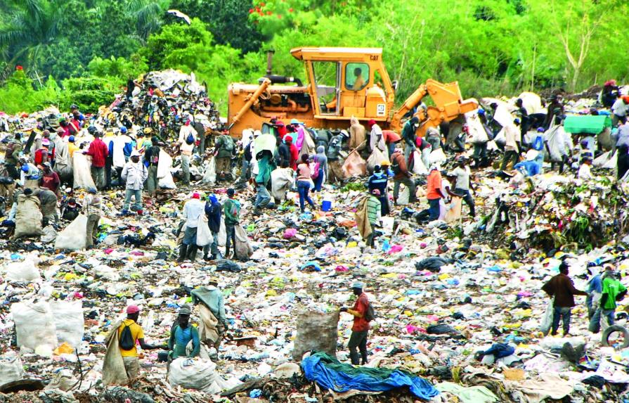 Lajun cuestiona transportistas de la basura reciben 15 veces más dinero que quien maneja el vertedero