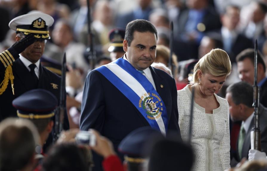 Arrestan al ex presidente salvadoreño Saca por supuesta corrupción  y lavado de dinero