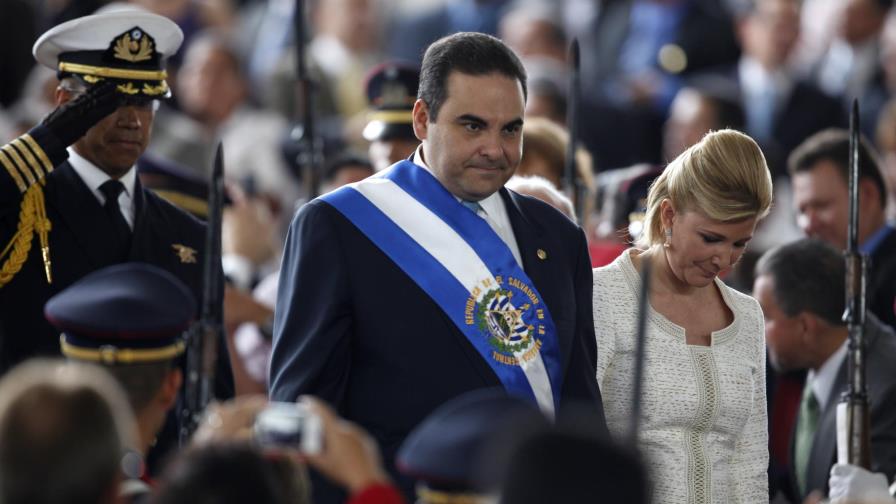 Arrestan al ex presidente salvadoreño Saca por supuesta corrupción  y lavado de dinero