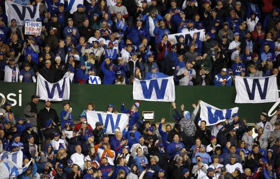 Los Cachorros aun tienen vida; vencen a los Indios en cerrado duelo