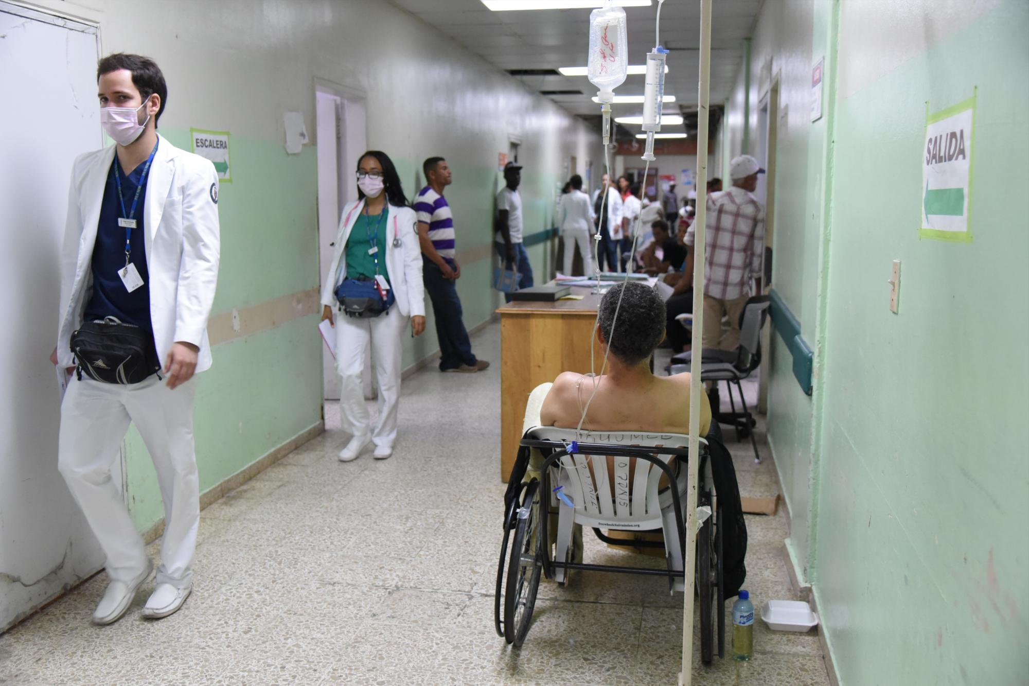 Los médicos internistas denuncian precariedades en el hospital Cabral y Báez, en Santiago