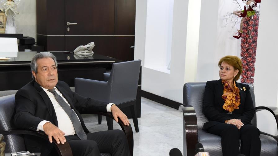 El CONEP quiere choferes “compitan en buena lid”