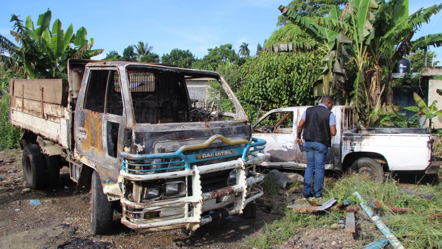 Investigan quema de vehículos de la Alcaldía del municipio Cayetano Germosén