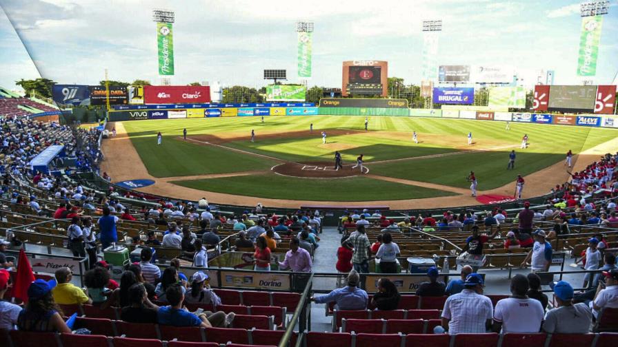 El parqueo, pesadilla que aleja público para asistir al Quisqueya El parqueo, pesadilla que aleja público para asistir al Quisqueya