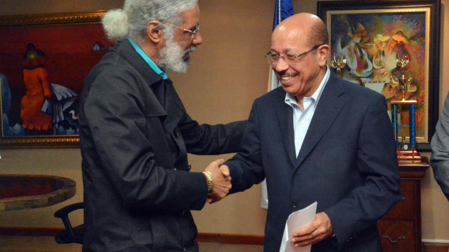 Montás le dice a Hubieres que medidas buscan regular la venta de combustibles