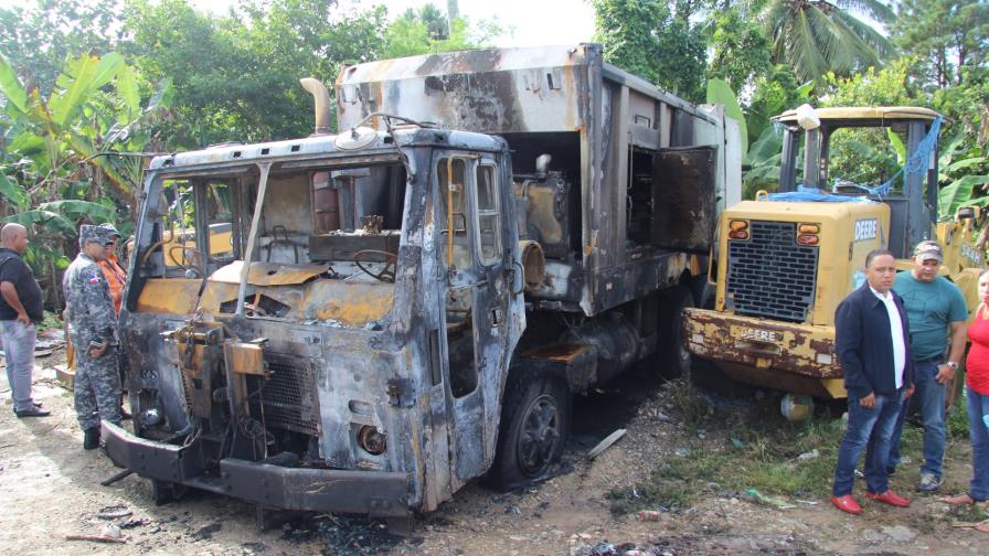 Quema de vehículos deja a Cayetano Germosén sin capacidad para recoger basura