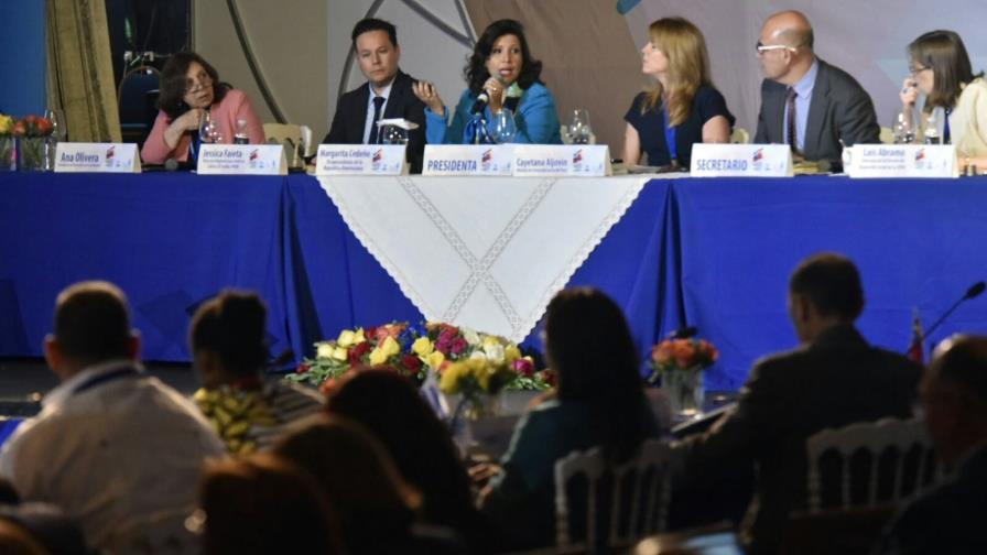 Vicepresidenta: mujeres mueren porque sus esposos no dejan que las vea ginecólogo