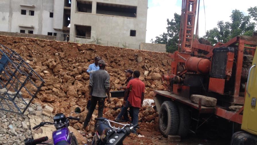 Cuatro heridos al derrumbarse la pared de un edificio en La Romana 
