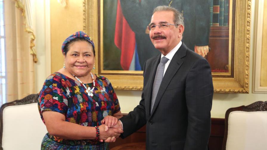 Rigoberta Menchú visita al presidente Danilo Medina