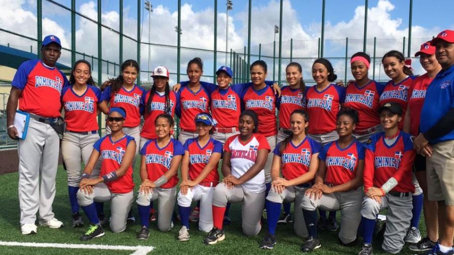 El sóftbol femenino dominicano impresiona y se prepara para brillar tras las fronteras