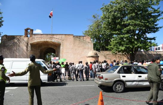 Trabajadores de gremios distintos realizan vigilia en reclamo de reivindicaciones