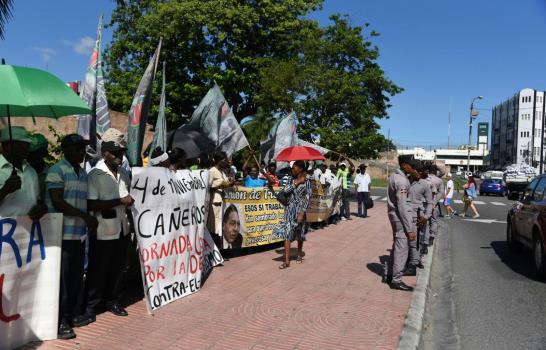 Trabajadores de gremios distintos realizan vigilia en reclamo de reivindicaciones