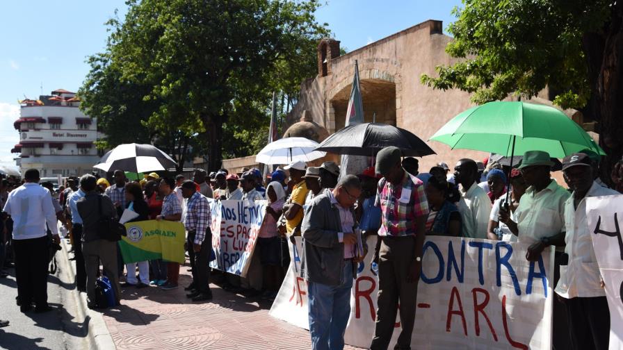 Trabajadores protestaron frente al Parque por reivindicaciones