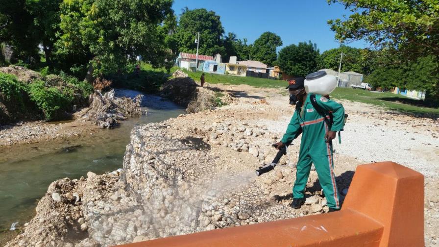 Obras Públicas realiza jornada de fumigación en Barahona, Nizao y Guayacanes Obras Públicas realiza jornada de fumigación en Barahona, Nizao y Guayacanes
