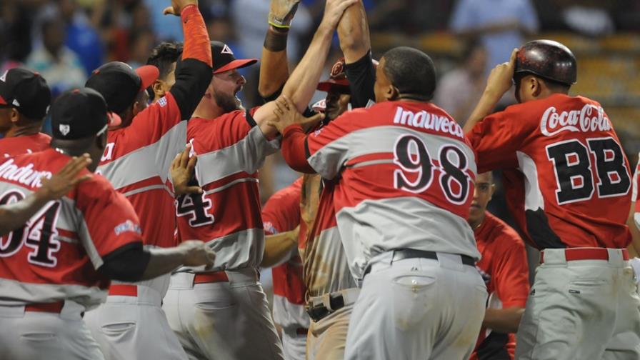Joaquín Arias decide triunfo de los Leones sobre los Toros