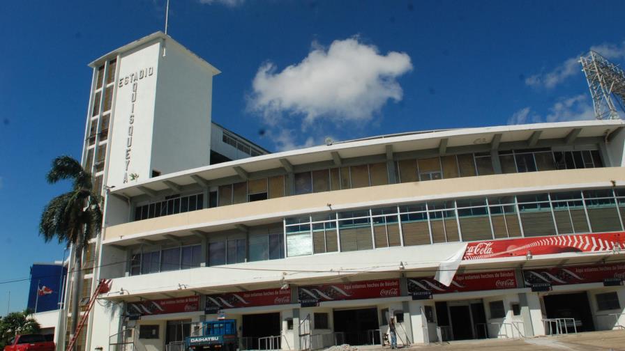 Hombres en motores atracan vendedores de boletas fuera del estadio Quisqueya Hombres en motores atracan vendedores de boletas fuera del estadio Quisqueya