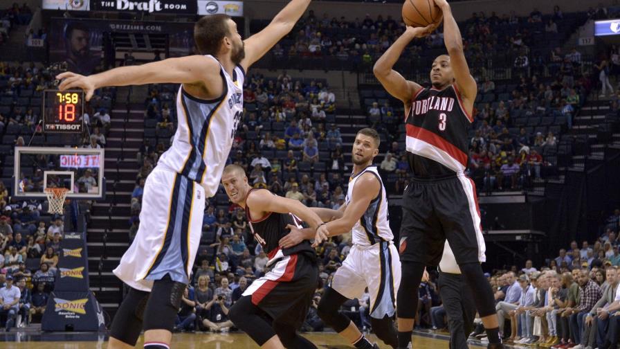 McCollum iguala su marca en puntos y Portland gana a Memphis 