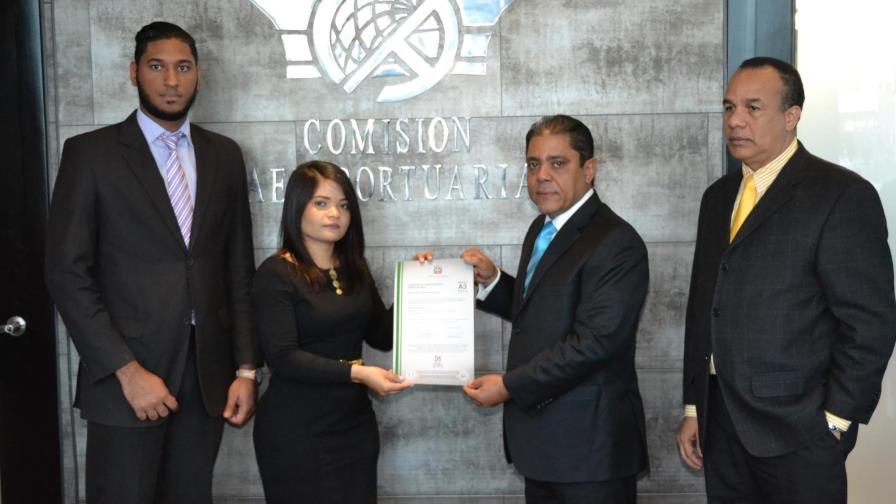 Instituciones del Gobierno otorgan estándar de transparencia al Departamento Aeroportuario Instituciones del Gobierno otorgan estándar de transparencia al Departamento Aeroportuario