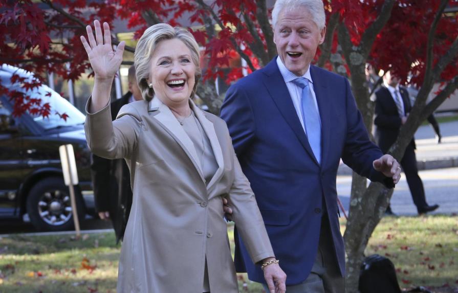 Hillary Clinton vota en Nueva York y confía en su victoria electoral 
