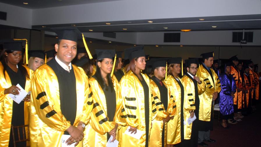 La UCE celebra primera graduación de posgrado La UCE celebra primera graduación de posgrado