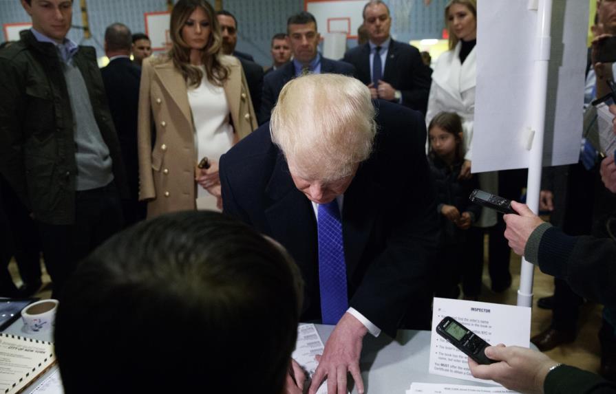 Donald Trump votó en Nueva York; asegura que todo está muy bien