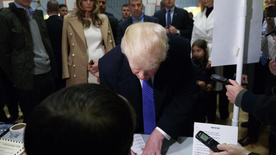 Donald Trump votó en Nueva York; asegura que todo está muy bien