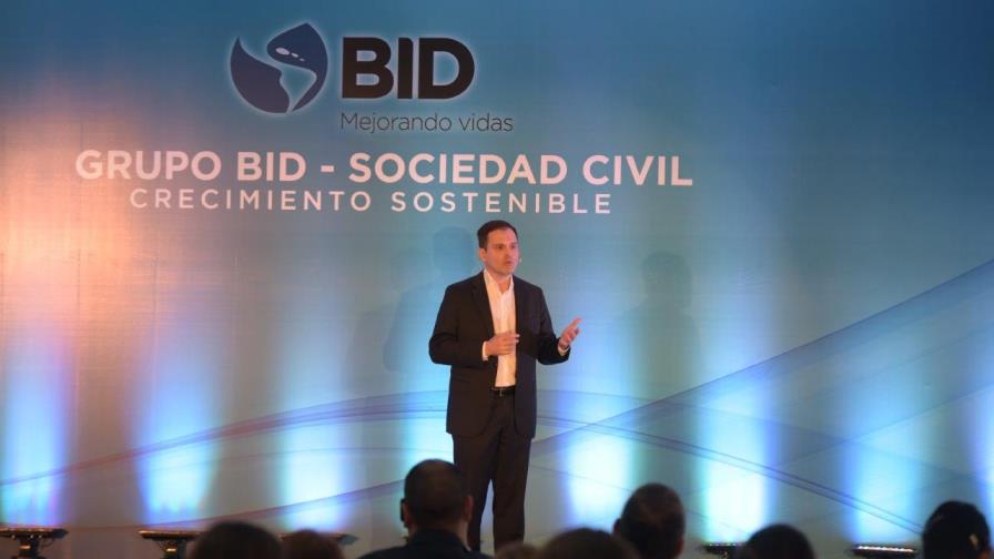 Grupos se reúnen para hablar sobre desarrollo Grupos se reúnen para hablar sobre desarrollo