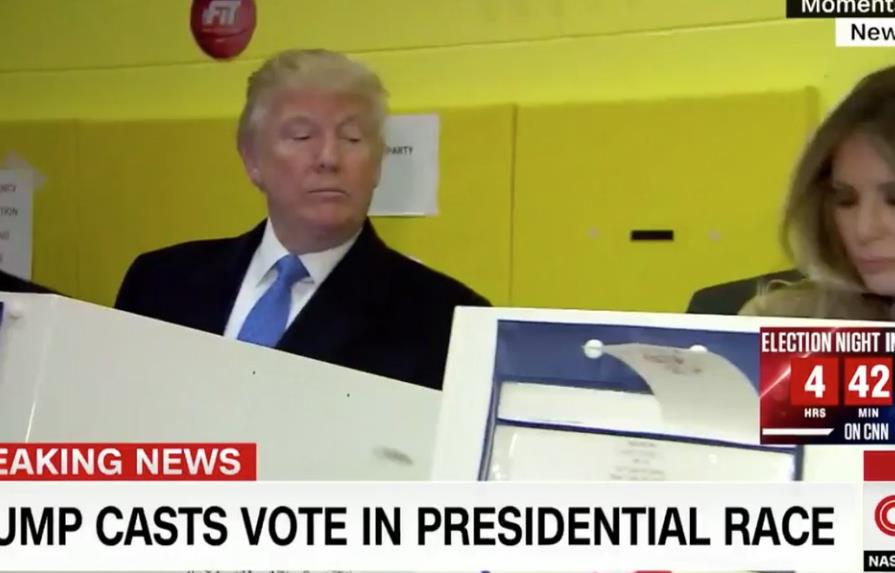 Donald Trump “brecha” a su esposa mientras vota